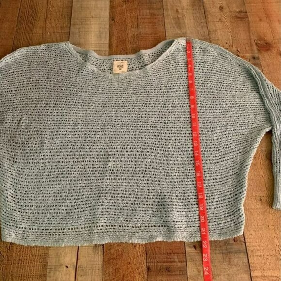 Billabong womens size medium oversized Crocheted oven weave crop top light blue - Picture 5 of 9